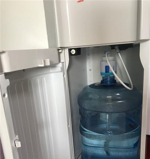 如何修饮水机漏水（解决饮水机漏水问题的方法及预防措施）  第1张