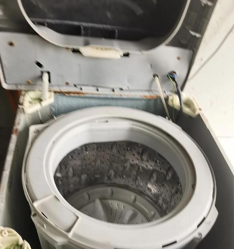 海尔洗衣机脱水脱不干的原因及解决方法（揭秘海尔洗衣机脱水问题）  第2张