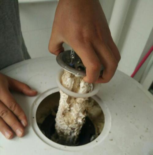 如何正确清洗美的热水器（简单易行的方法帮助您保持热水器的清洁和正常运行）  第1张