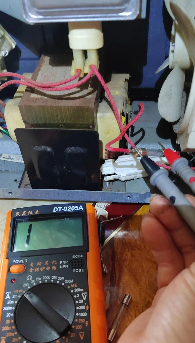 微波炉启动后不转的问题及原因（微波炉无法旋转的常见故障与解决方法）  第2张