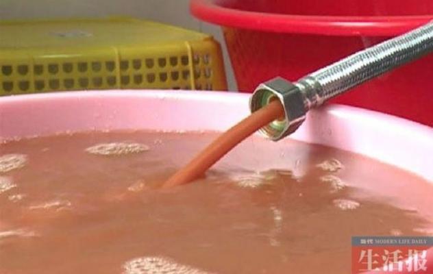 热水器开着有异味怎么办？如何快速去除异味？  第1张
