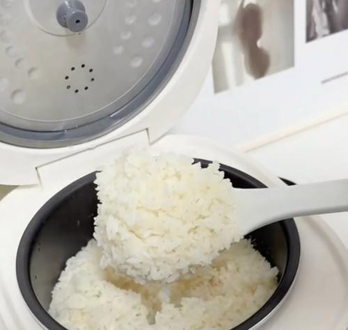电饭煲熬粥不糊底是怎么回事？如何解决？  第2张