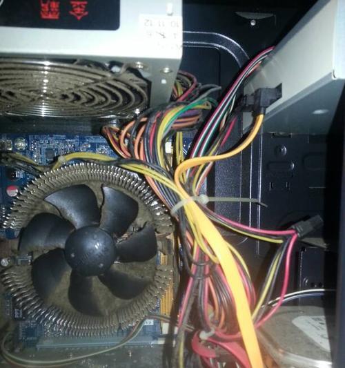 电脑电源白色灯亮的原因是什么？  第2张