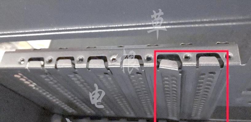 显卡怎么装到机箱右边？安装注意事项有哪些？  第3张