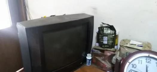 老电视机右上角变色的原因及解决方法（老电视机右上角变色的危害与处理技巧）  第2张