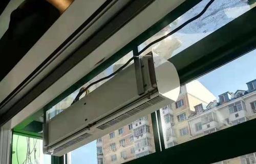 如何使用风幕机轻松清除马桶水垢（简单实用的马桶清洁方法，告别顽固水垢）  第1张