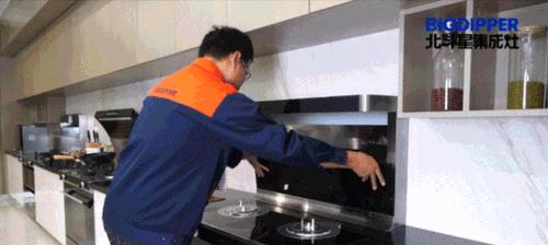 集成灶挡板泛白的原因及解决方法（探索集成灶挡板泛白的根源，掌握有效的清洁技巧）  第3张