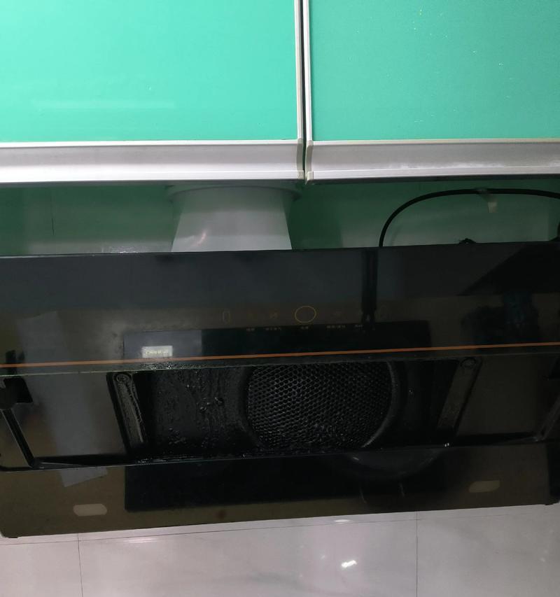 简单清洗油烟机的方法（轻松解决油烟机油垢问题）  第2张