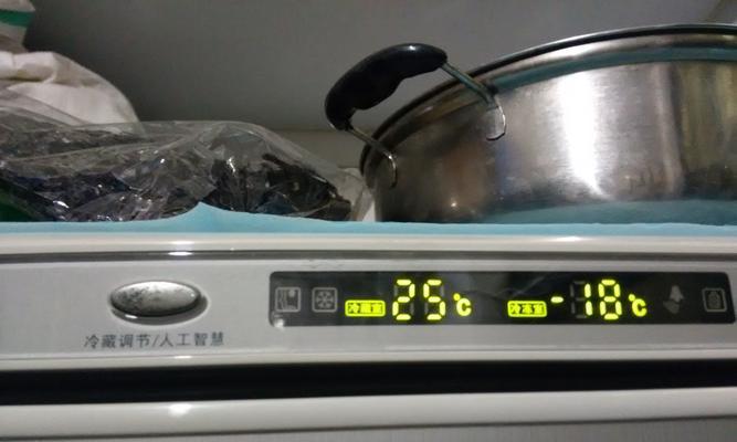 冰箱冷藏温度降不下来的原因及解决方法（冰箱温度异常、效果不佳的可能原因和解决方法）  第3张