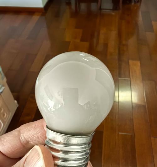 如何修理水晶灯坏了的问题（快速解决水晶灯故障的方法与技巧）  第2张