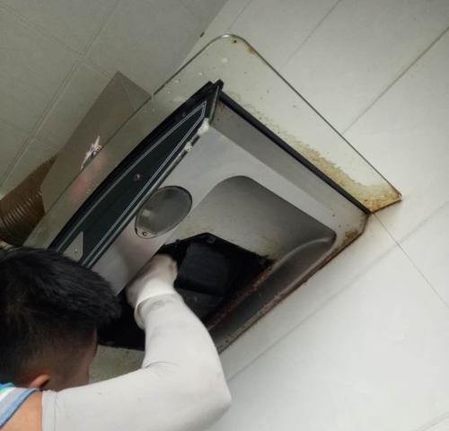 家用油烟机清洗方法，轻松解决油烟困扰（一招鲜）  第1张