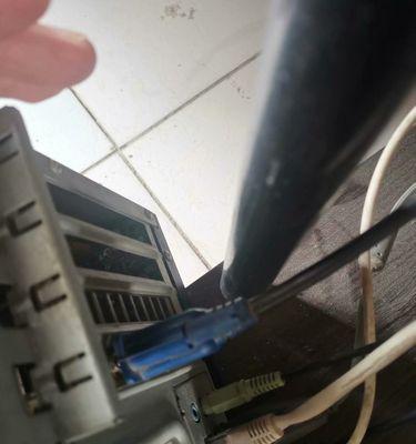 老显示器显卡不亮的解决方法（教你轻松解决老显示器无显卡信号的问题）  第2张