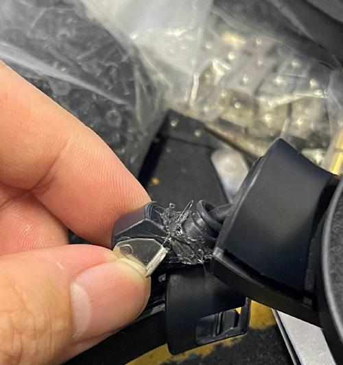 蓝牙耳机盖子断了怎么修补？可行的修补方法有哪些？  第1张