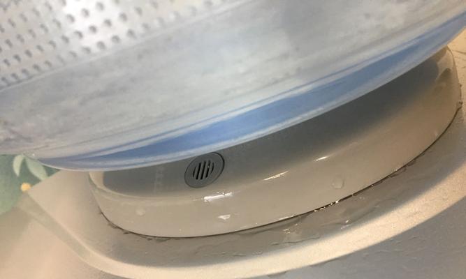 饮水机烧糊的修理方法（轻松解决饮水机烧糊问题的关键方法）  第3张